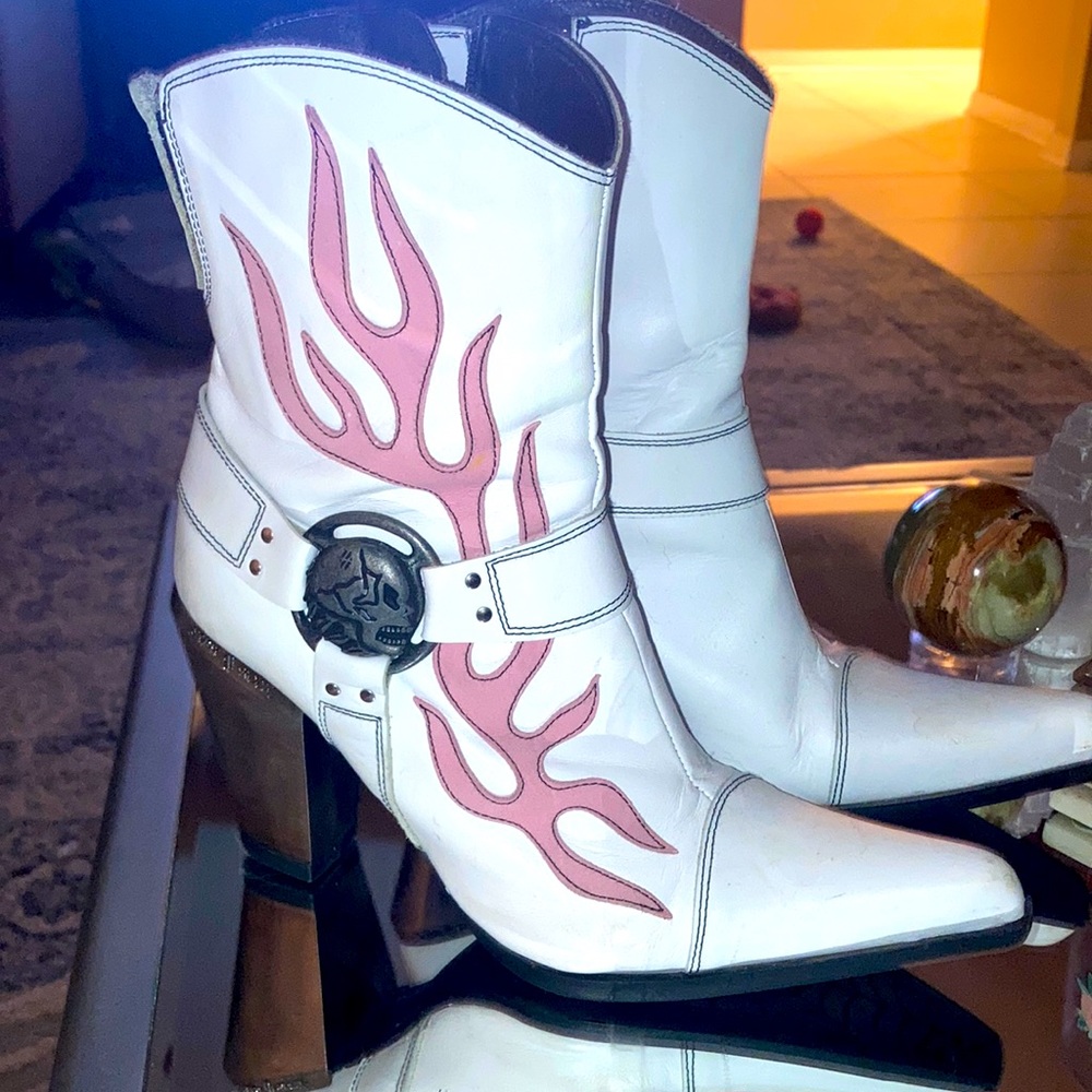 Dolls kill NEW ROCK metal heal cowboy ankle boots white pink flame size 9